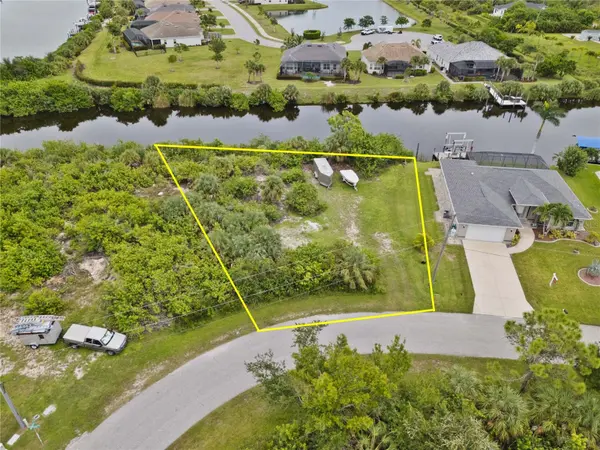 8050 SANTA CRUZ DR, Port Charlotte, FL 33981