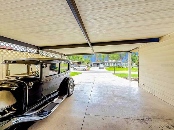 1690 NASSAU CIR, Tavares, FL 32778