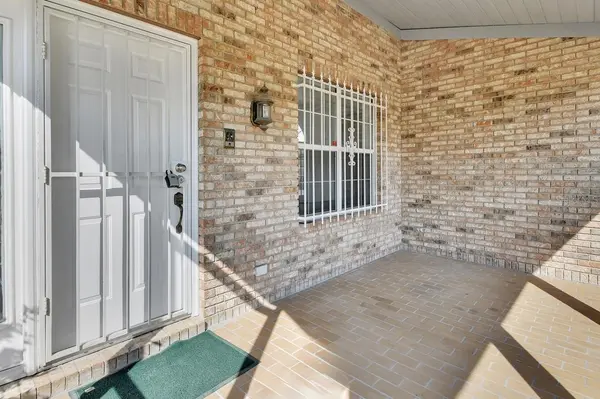 2400 S GLEN EAGLES DR, Deland, FL 32724
