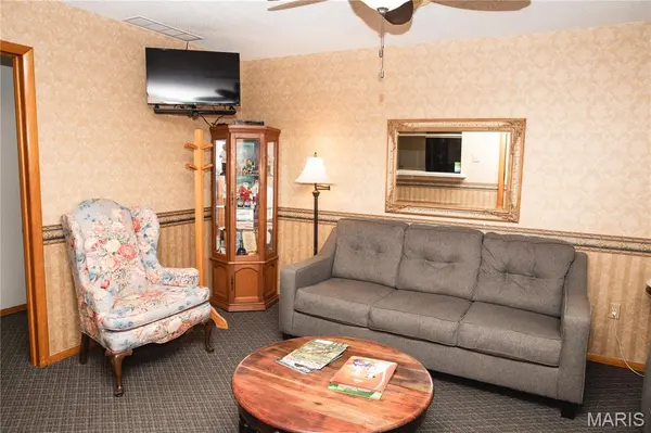 405 W Washington ST, Cuba, MO 65453