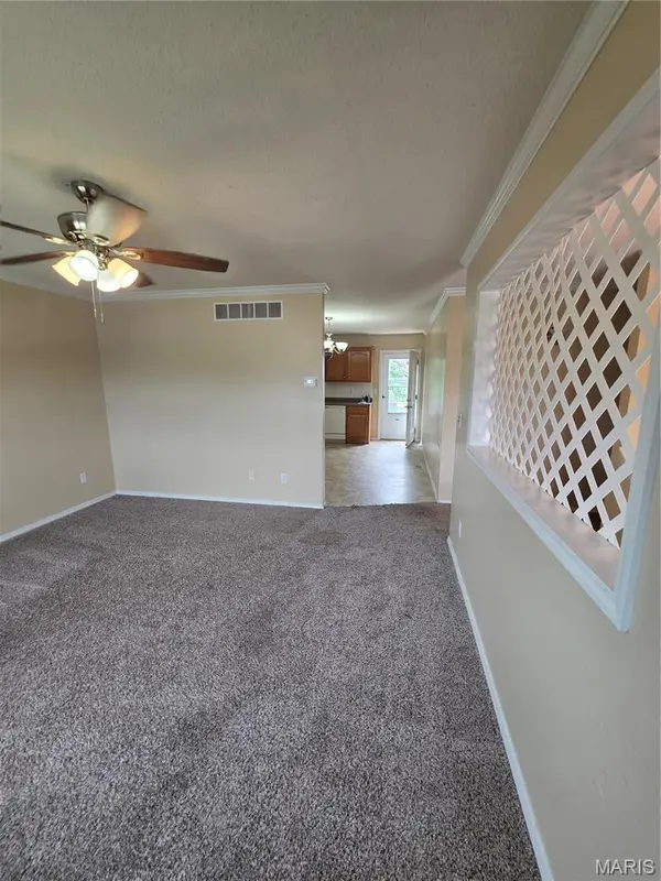 19725 Stallion DR, Waynesville, MO 65583