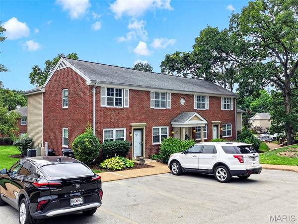 9026 Cardinal TER, Brentwood, MO 63144