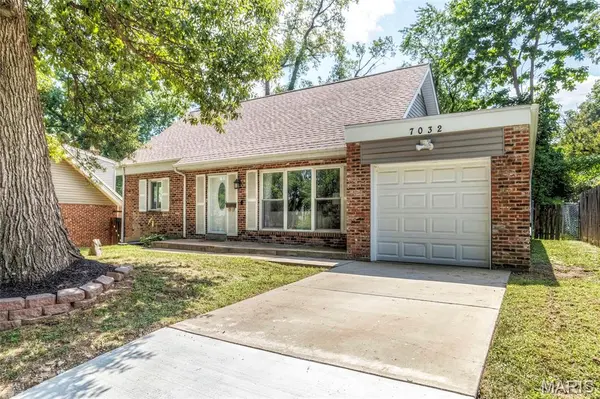 7032 Canton AVE, University City, MO 63130