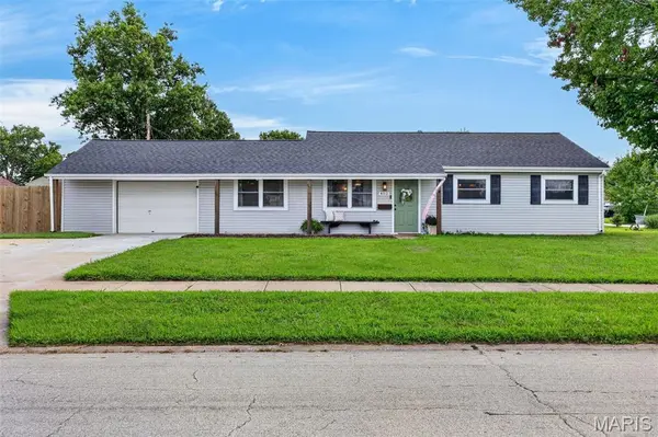 402 Saint Joseph AVE, St Charles, MO 63366
