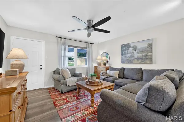 402 Saint Joseph AVE, St Charles, MO 63366