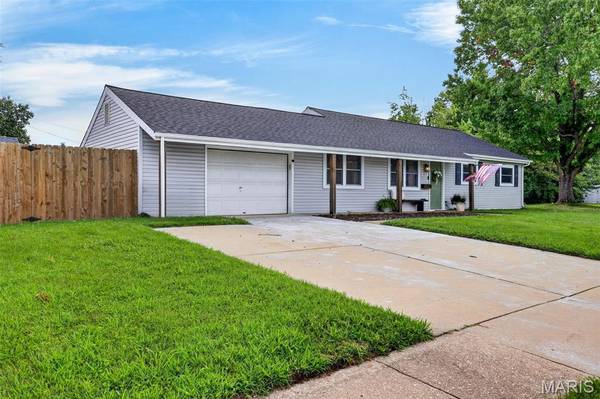 402 Saint Joseph AVE, St Charles, MO 63366