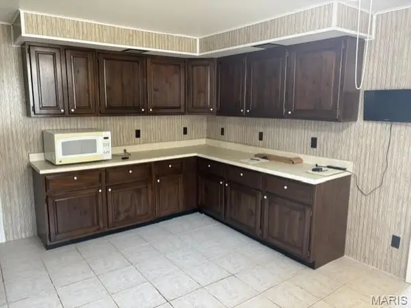 428 N 1st ST, Witt, IL 62094
