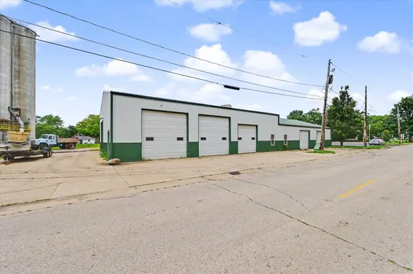 809 N Main ST, Farmer City, IL 61842