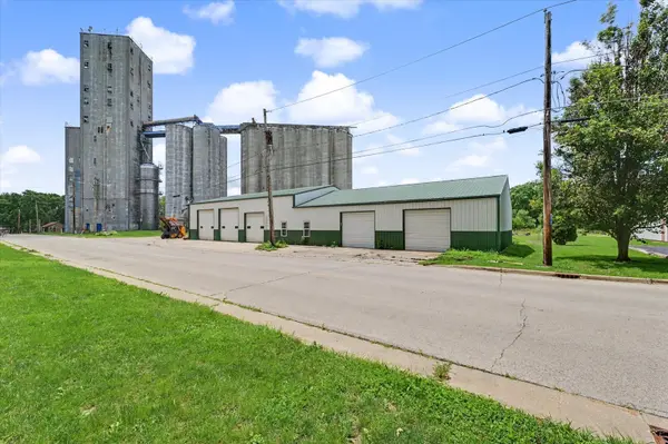 809 N Main ST, Farmer City, IL 61842