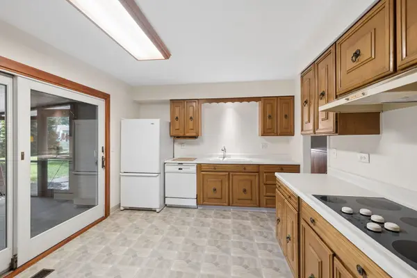 5845 Lenox RD, Lisle, IL 60532
