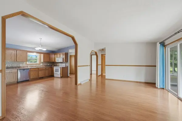 430 Michelle LN, Walcott, IA 52773