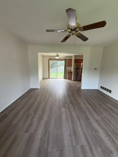 305 Somerset DR, Streamwood, IL 60107