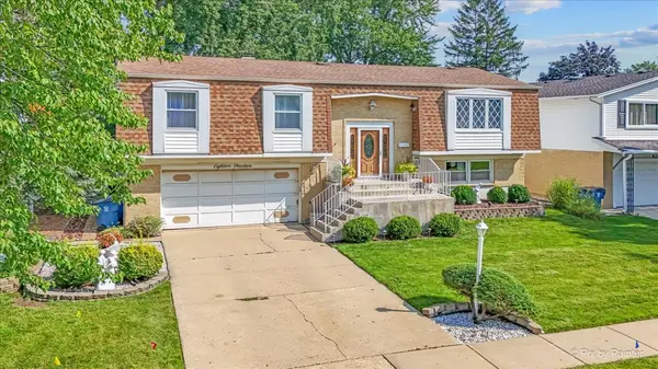 1814 W Catalpa LN, Mount Prospect, IL 60056