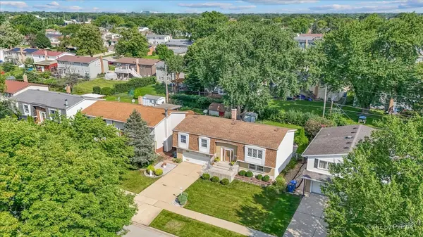 1814 W Catalpa LN, Mount Prospect, IL 60056