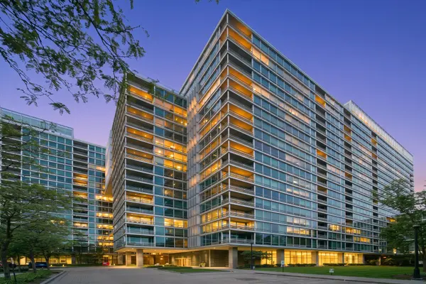 9655 WOODS DR #1806, Skokie, IL 60077