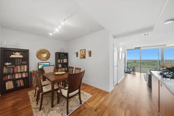 9655 WOODS DR #1806, Skokie, IL 60077