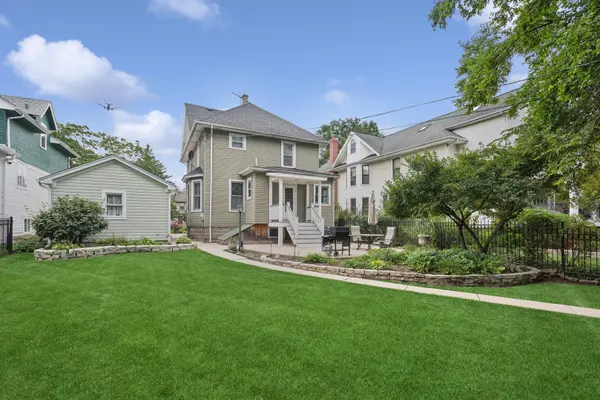 5909 N East Circle AVE, Chicago, IL 60631