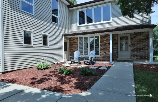 1000 E Ardyce LN, Mount Prospect, IL 60056