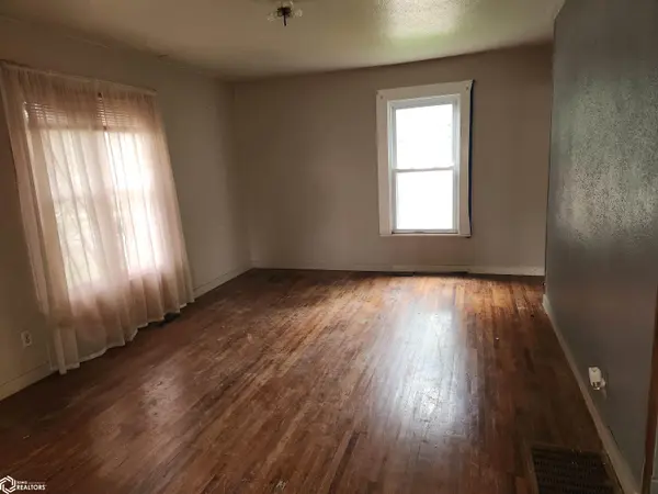 205 E State ST, Toledo, IA 52342
