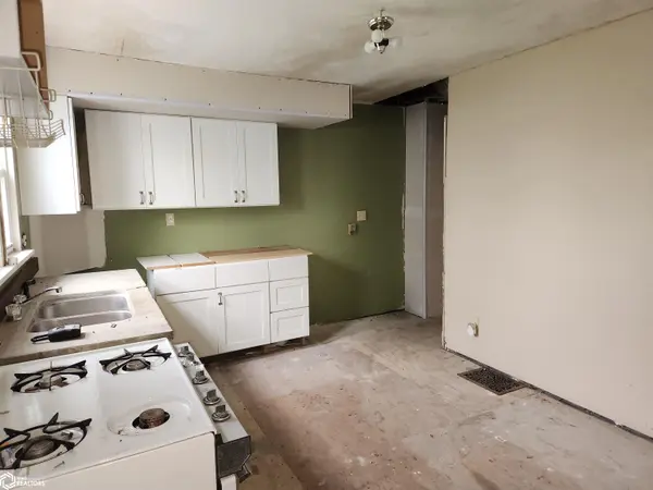 205 E State ST, Toledo, IA 52342