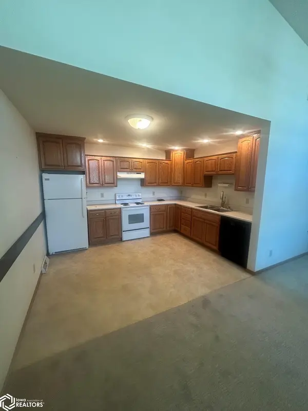 1005 N 1st AVE, Estherville, IA 51334