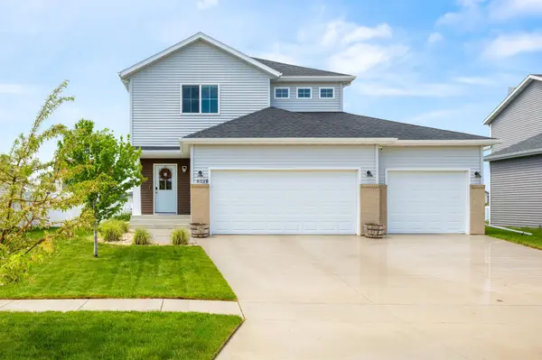 833 Albert DR W, West Fargo, ND 58078