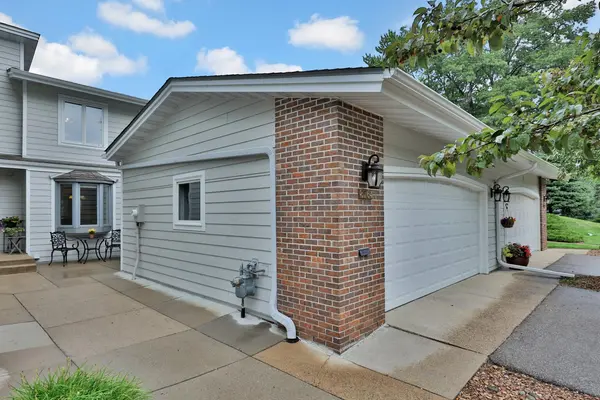 8264 Kingslee RD, Bloomington, MN 55438