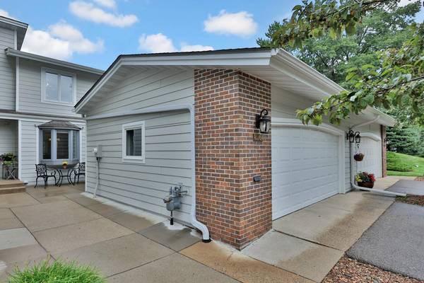 8264 Kingslee RD, Bloomington, MN 55438