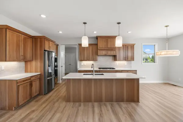 17924 Headwaters Drive, Lakeville, MN 55044