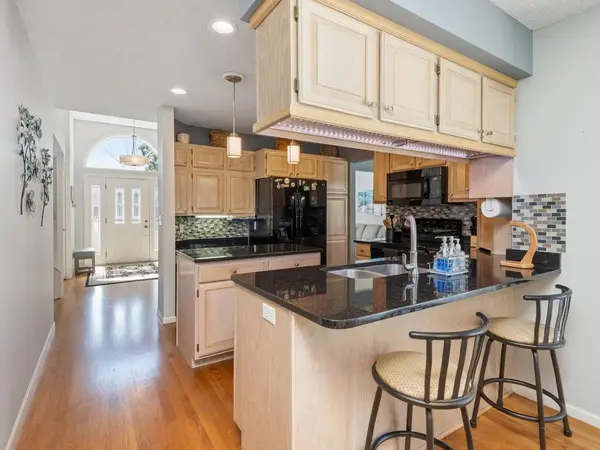 733 Ashley DR, Chaska, MN 55318