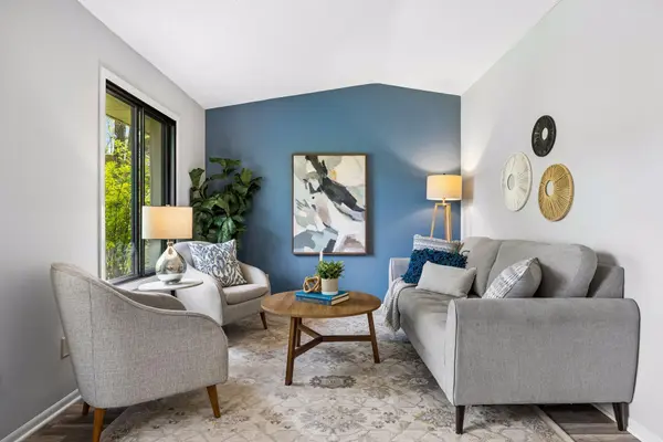 9701 Cimarron TRL, Minnetonka, MN 55305