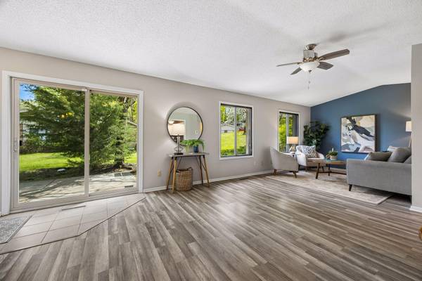 9701 Cimarron TRL, Minnetonka, MN 55305