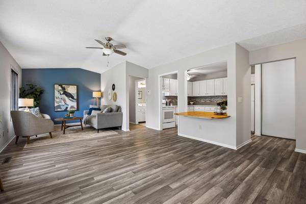 9701 Cimarron TRL, Minnetonka, MN 55305
