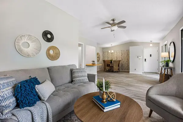 9701 Cimarron TRL, Minnetonka, MN 55305