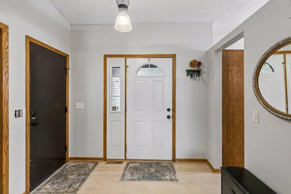 12540 Everest CT W, Apple Valley, MN 55124
