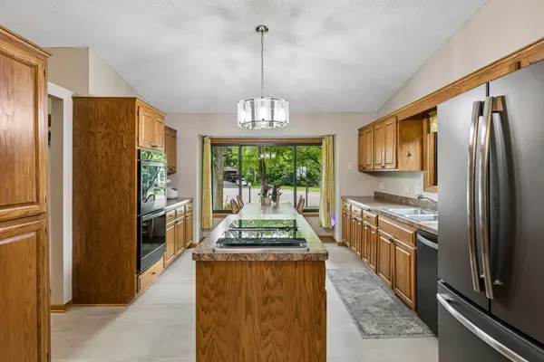 12540 Everest CT W, Apple Valley, MN 55124
