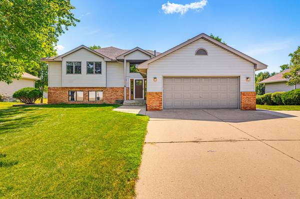 160 Orchard AVE SE, Hutchinson, MN 55350