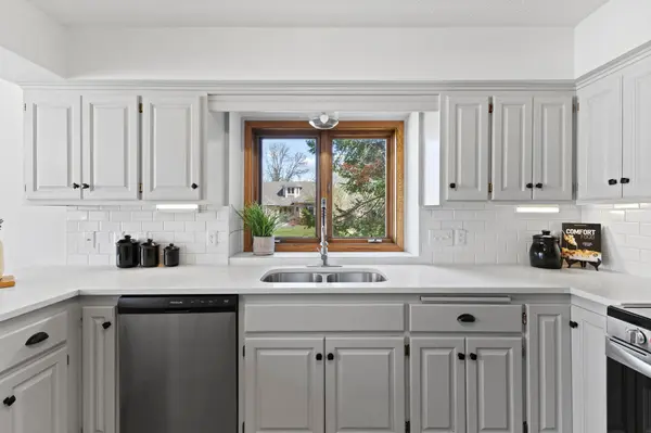 5619 Dunlap AVE N, Shoreview, MN 55126