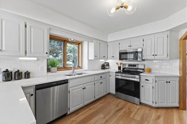 5619 Dunlap AVE N, Shoreview, MN 55126