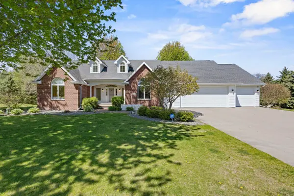 8045 SAQUARO CT, Neenah, WI 54956