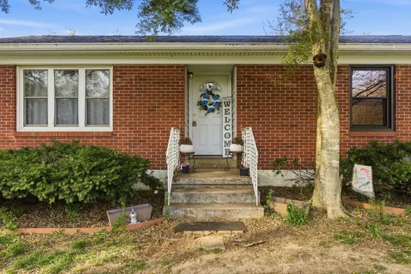 110 Old Pond Ln, Dickson, TN 37055