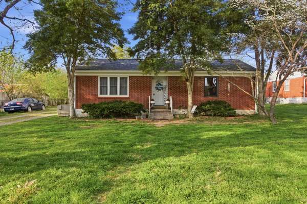 110 Old Pond Ln, Dickson, TN 37055