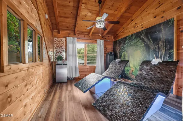 605 Cherry Blossom Way, Pigeon Forge, TN 37863