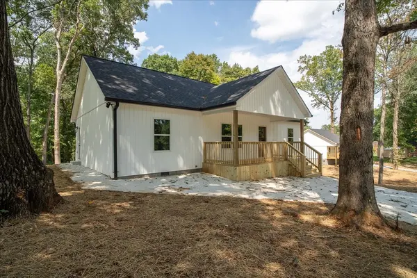 300 Devin Dr, Lawrenceburg, TN 38464