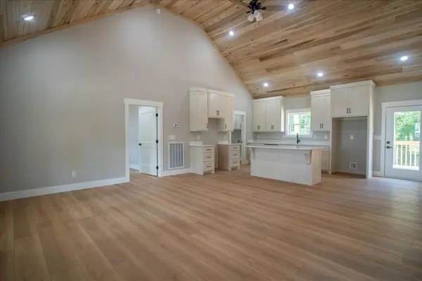 300 Devin Dr, Lawrenceburg, TN 38464