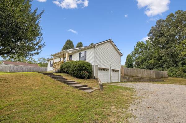 7907 Crossroads Dr, Lyles, TN 37098