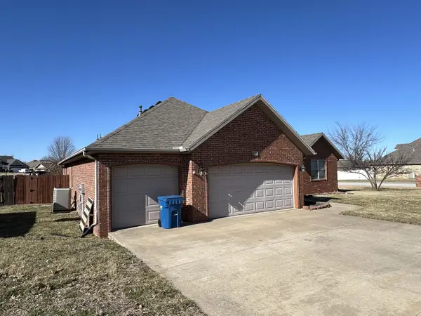 203 Sparrow Lane, Willard, MO 65781