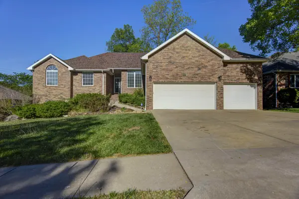 3213 S Woodstock Avenue, Springfield, MO 65809