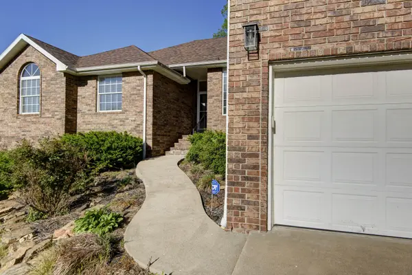 3213 S Woodstock Avenue, Springfield, MO 65809