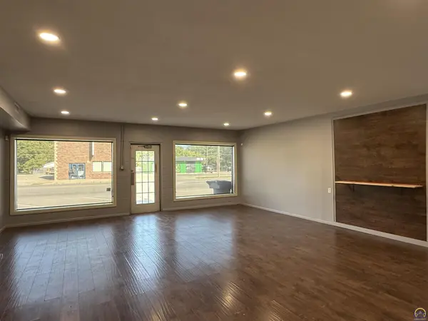 9 Commercial St, Emporia, KS 66801-9999